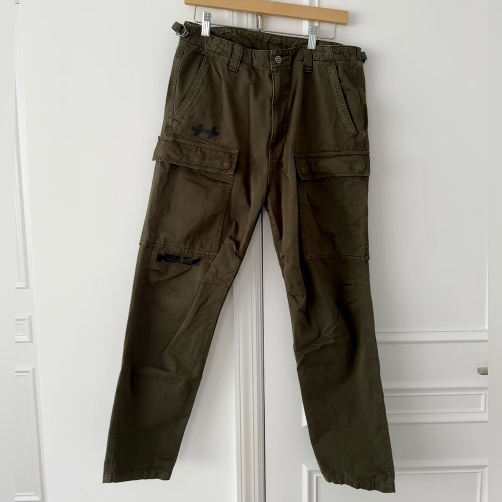 KSUBI men’s green cargo pants